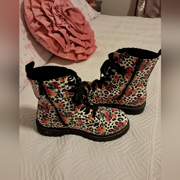 Torrid Betsy Johnson Combat Boots - Black Lace-Up 10ww - Picture 3 of 6